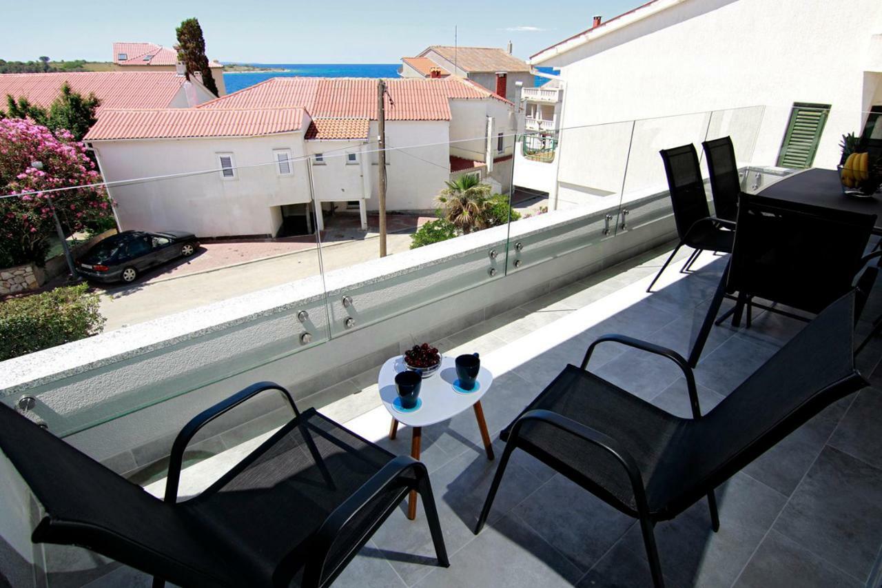 Apartments Luna Novalja Bagian luar foto