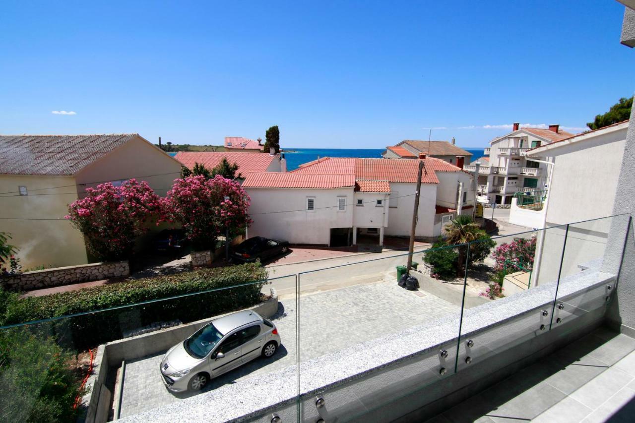 Apartments Luna Novalja Bagian luar foto