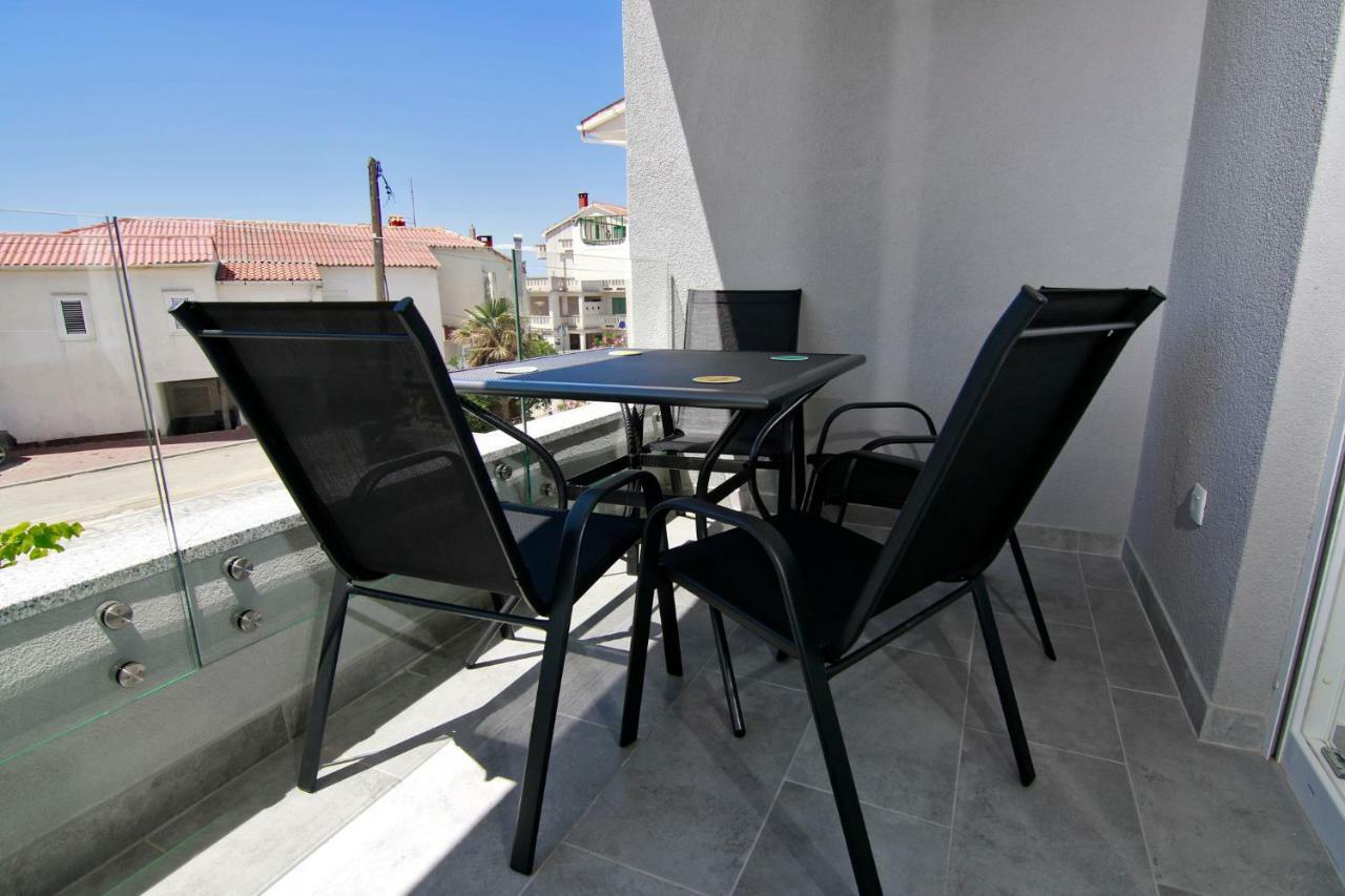 Apartments Luna Novalja Bagian luar foto